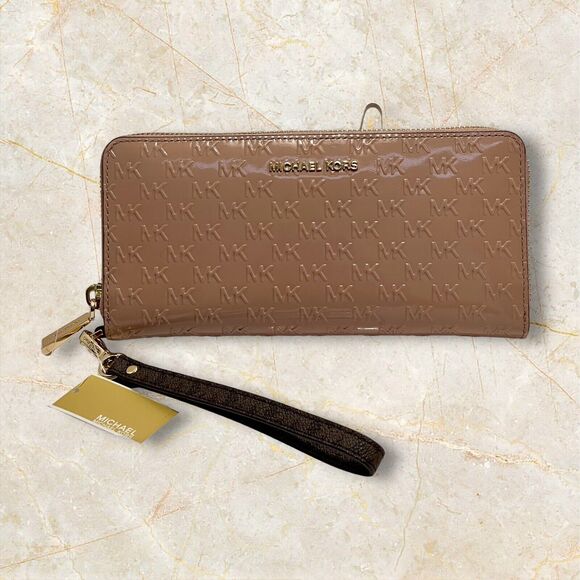 Michael Kors Handbags - Michael Kors Jet Set SIGNATURE Travel Continental Wallet - Fawn/Gold  NWT